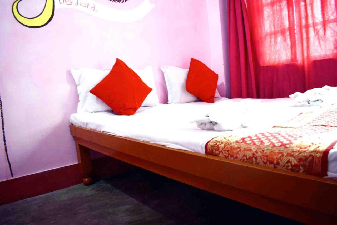 Family Guest House Варанаси Екстериор снимка