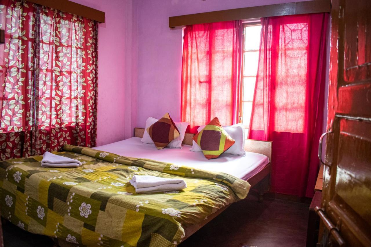 Family Guest House Варанаси Екстериор снимка